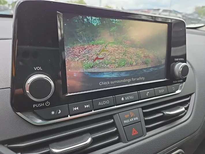 2022 Nissan Altima - view 23