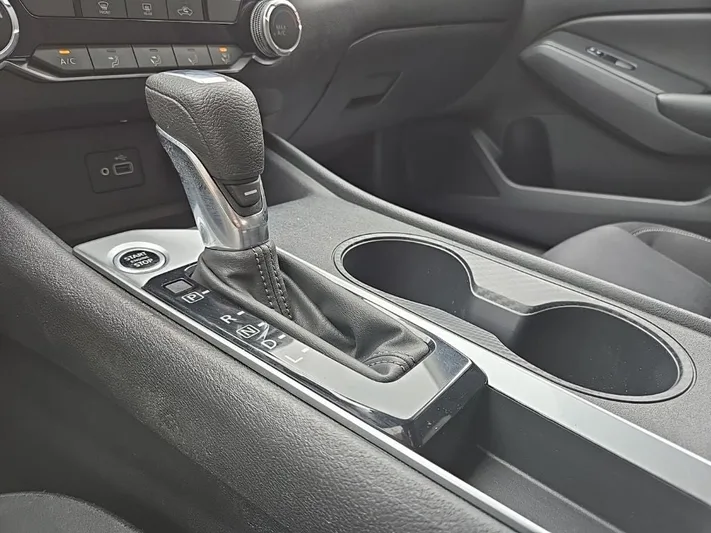 2022 Nissan Altima - view 26