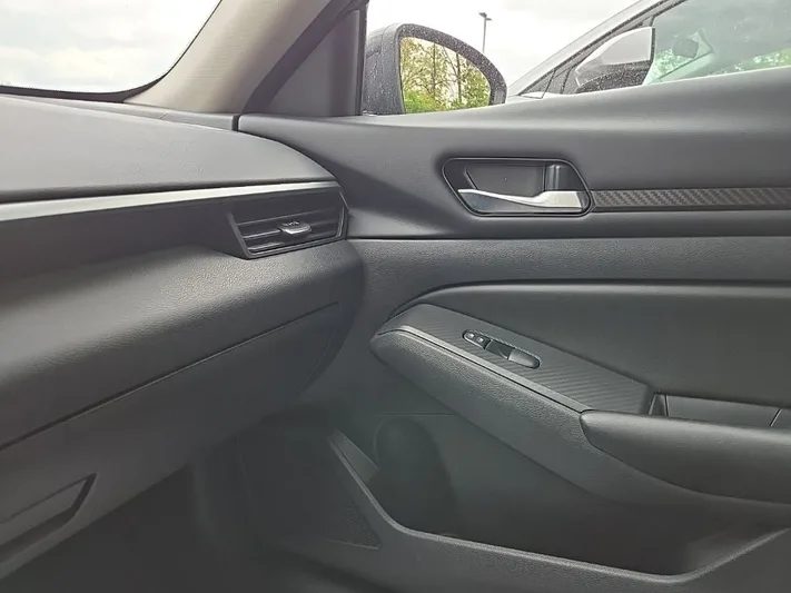 2022 Nissan Altima - view 29