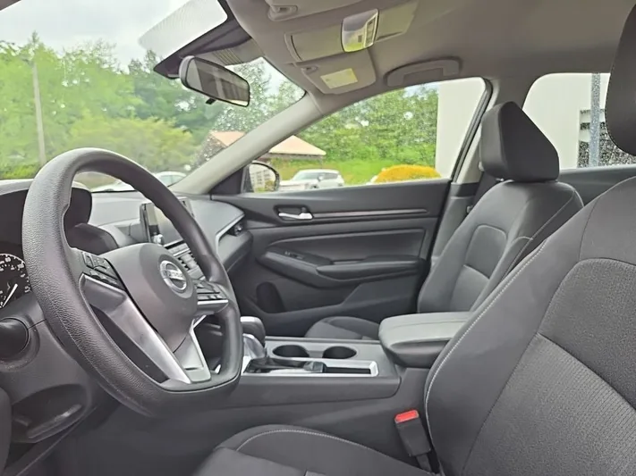 2022 Nissan Altima - view 32