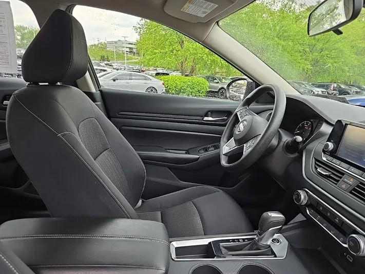 2022 Nissan Altima - view 35
