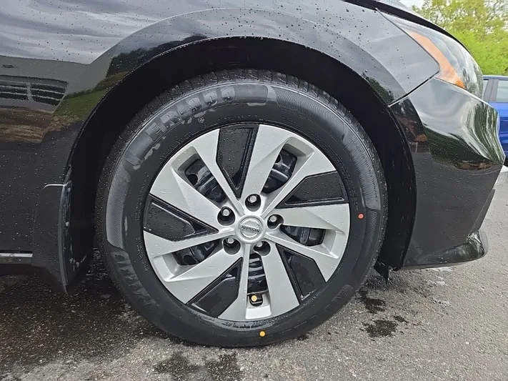 2022 Nissan Altima - view 36