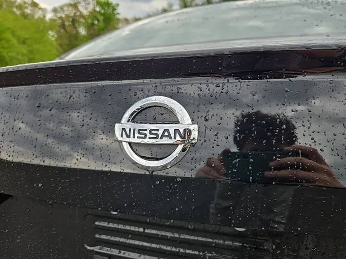 2022 Nissan Altima - view 6