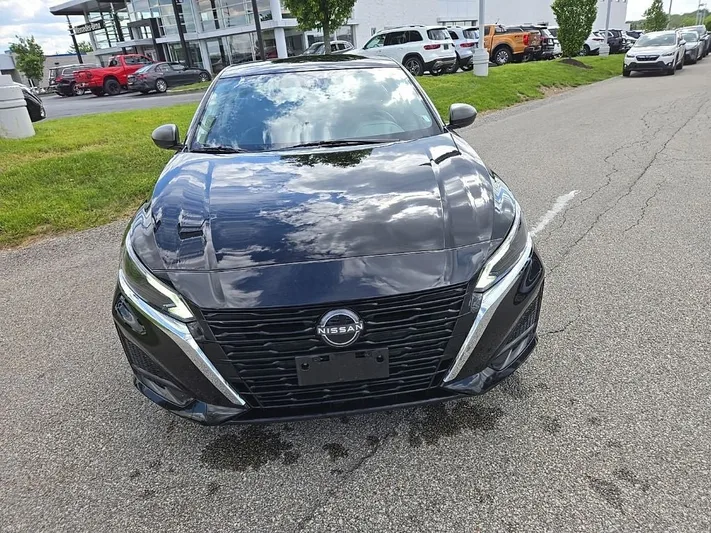 2024 Nissan Altima - view 13