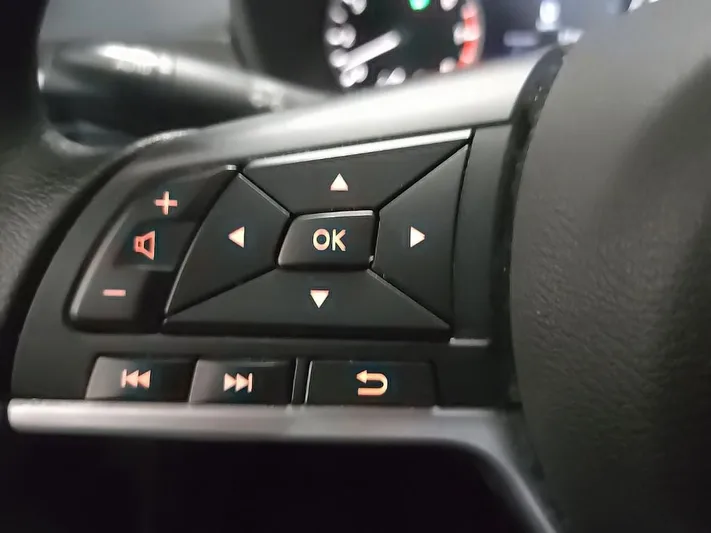 2024 Nissan Altima - view 19