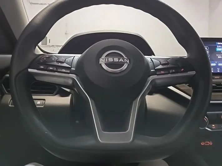 2024 Nissan Altima - view 31