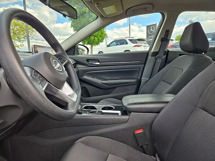 2024 Nissan Altima - view 33