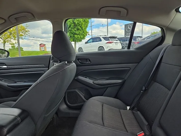 2024 Nissan Altima - view 34