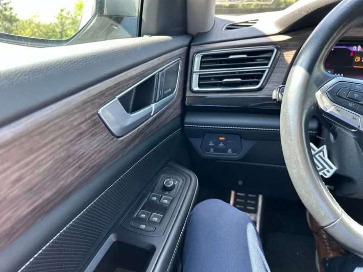 2024 Volkswagen Atlas - view 11
