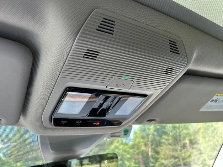 2024 Volkswagen Atlas - view 12