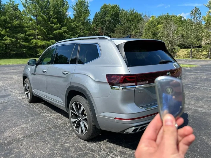 2024 Volkswagen Atlas - view 8