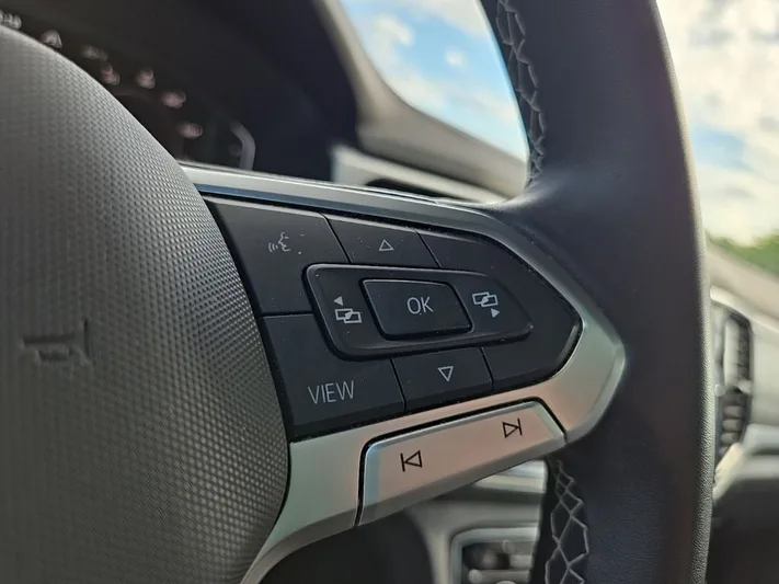 2023 Volkswagen Atlas - view 17