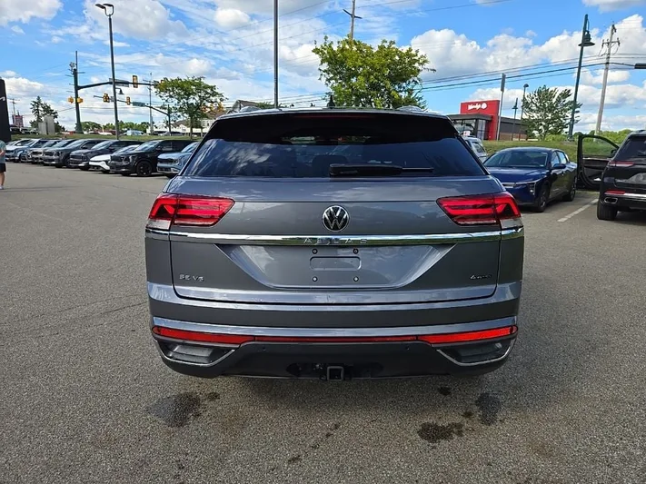 2023 Volkswagen Atlas - view 6