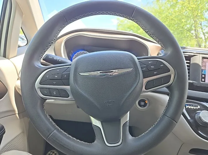 2022 Chrysler Voyager - view 11