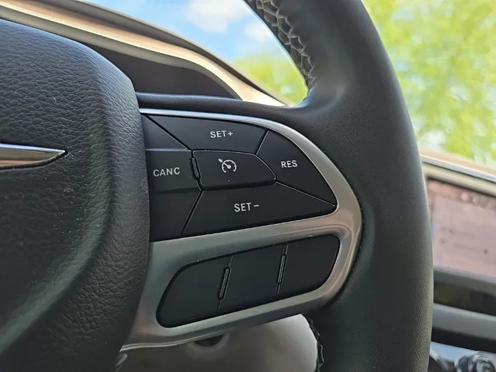 2022 Chrysler Voyager - view 13