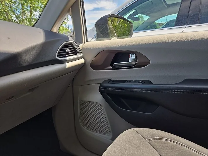 2022 Chrysler Voyager - view 18
