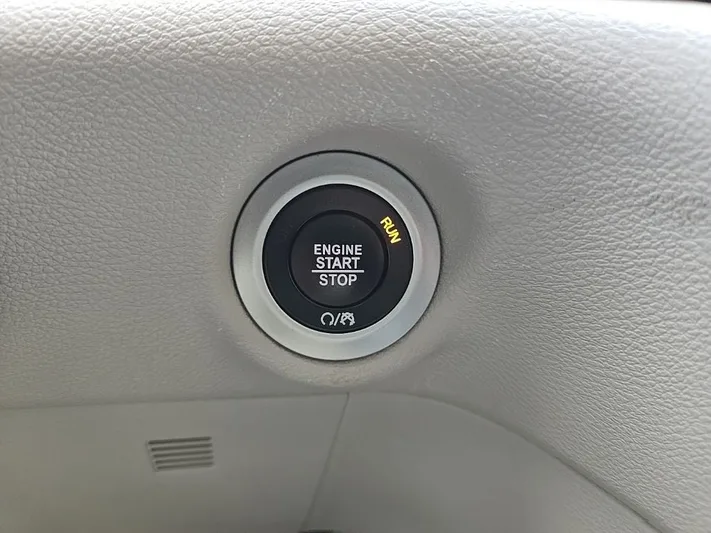 2022 Chrysler Voyager - view 19