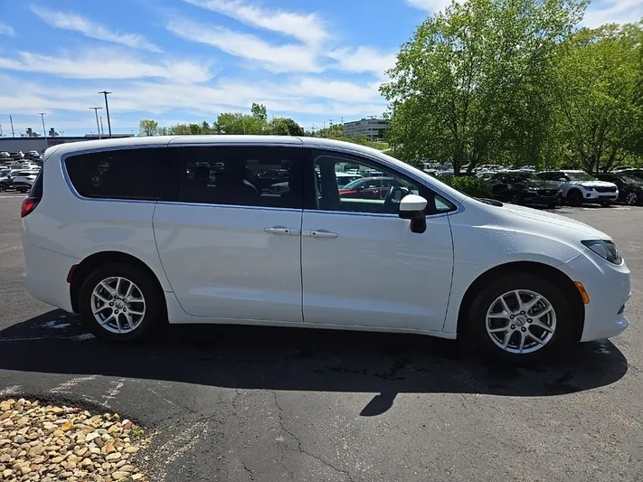 2022 Chrysler Voyager - view 2