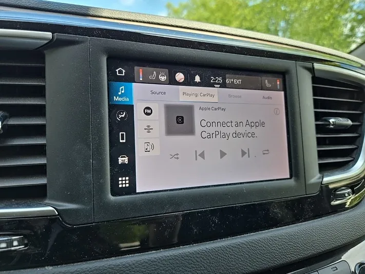 2022 Chrysler Voyager - view 23