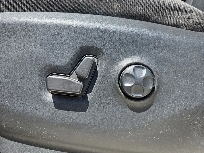 2022 Chrysler Voyager - view 27