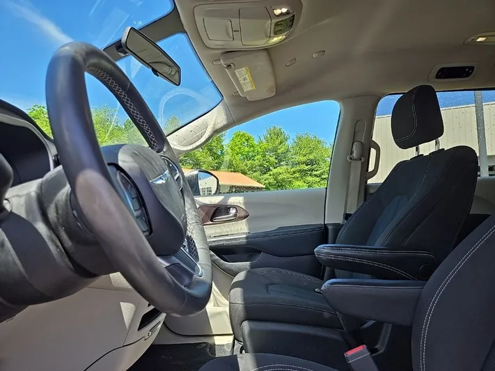2022 Chrysler Voyager - view 28