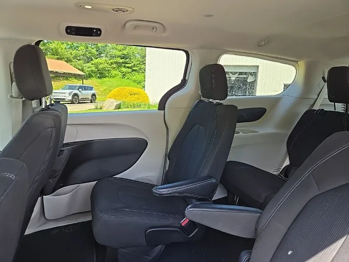 2022 Chrysler Voyager - view 29