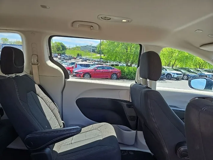 2022 Chrysler Voyager - view 30