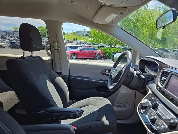 2022 Chrysler Voyager - view 31