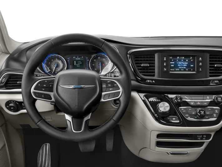 2018 Chrysler Pacifica - view 4