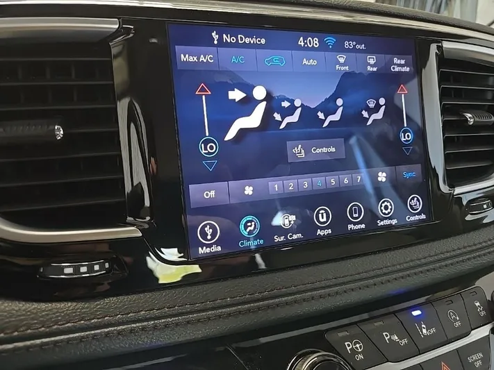 2020 Chrysler Pacifica - view 12