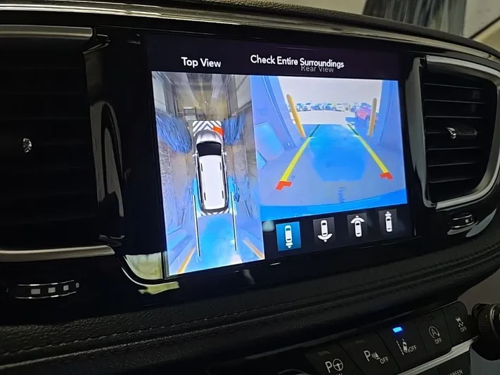 2020 Chrysler Pacifica - view 13