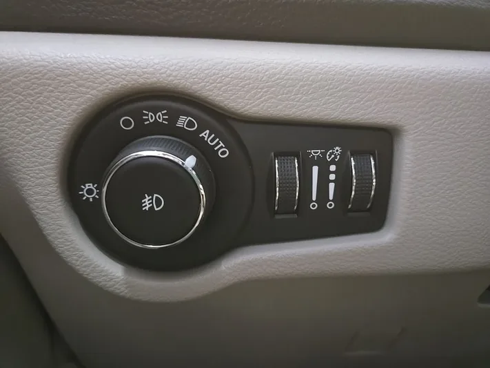 2020 Chrysler Pacifica - view 21