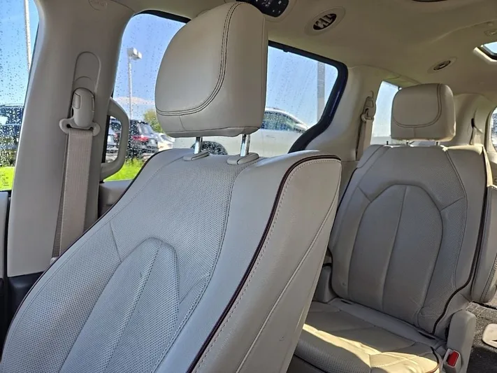 2020 Chrysler Pacifica - view 24