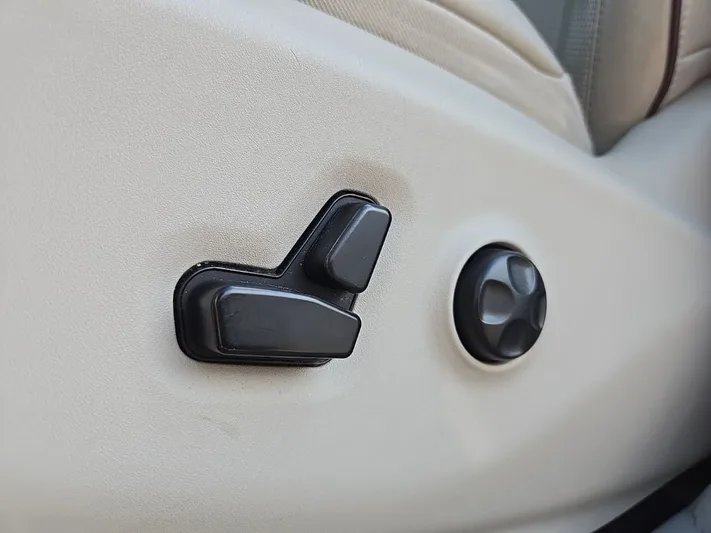 2020 Chrysler Pacifica - view 28