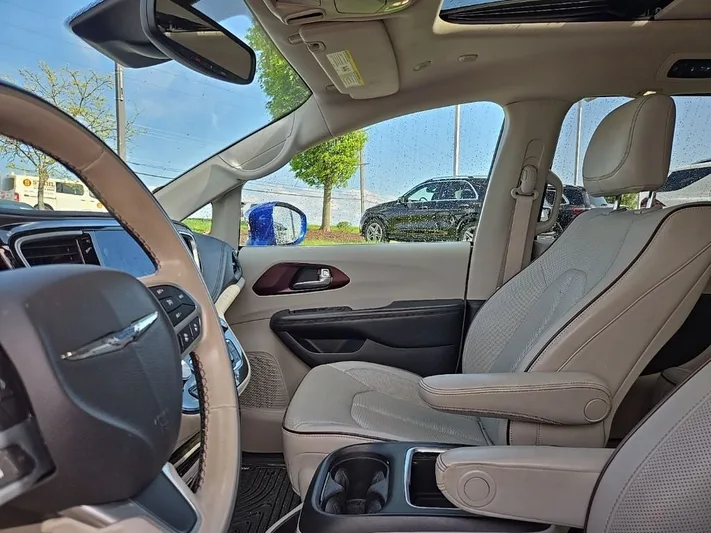 2020 Chrysler Pacifica - view 30