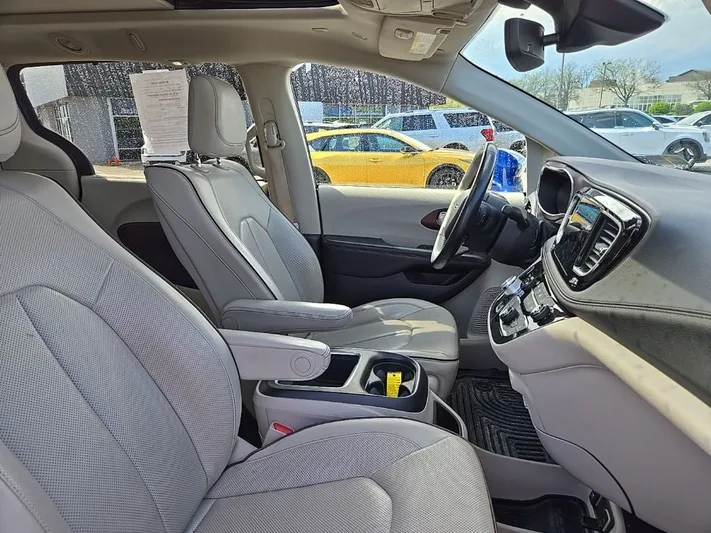 2020 Chrysler Pacifica - view 31
