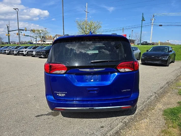 2020 Chrysler Pacifica - view 4