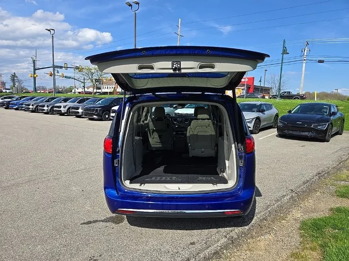 2020 Chrysler Pacifica - view 6
