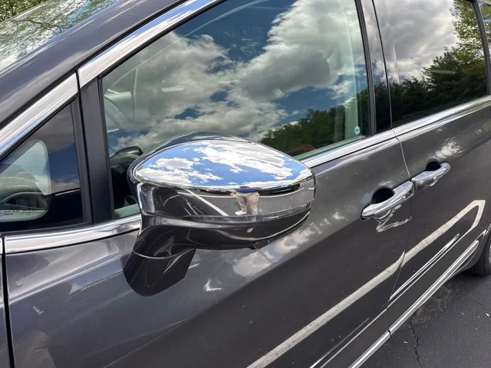 2018 Chrysler Pacifica - view 12