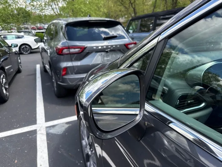 2018 Chrysler Pacifica - view 13