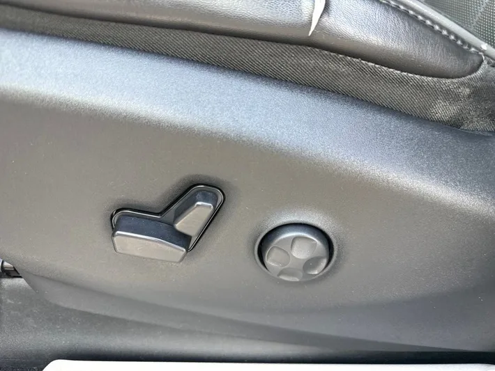 2018 Chrysler Pacifica - view 15