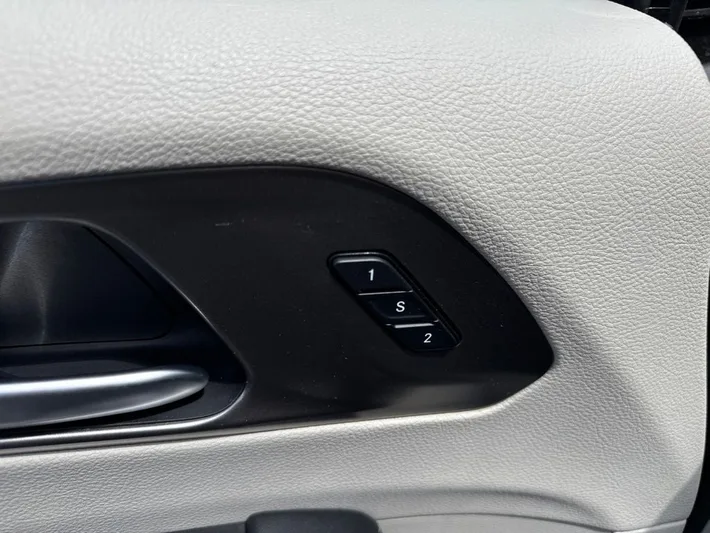 2018 Chrysler Pacifica - view 18
