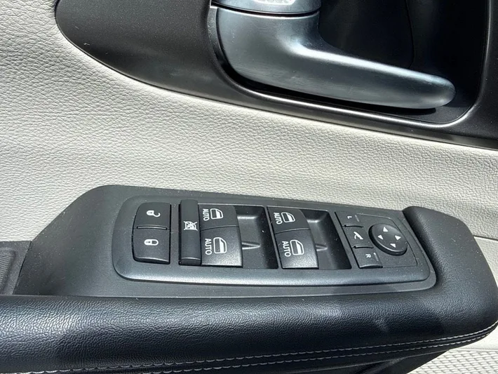 2018 Chrysler Pacifica - view 19