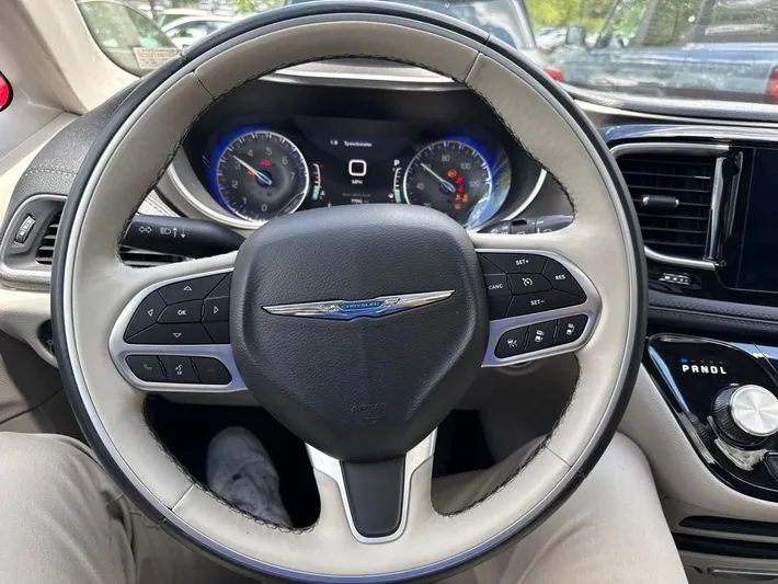 2018 Chrysler Pacifica - view 20