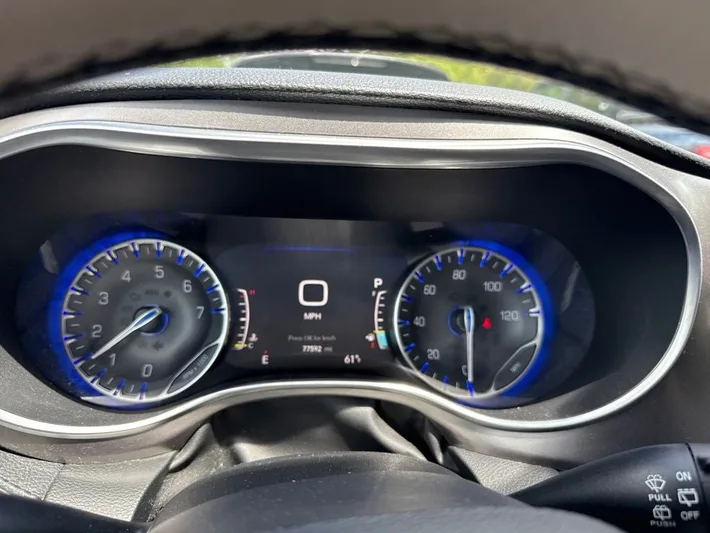 2018 Chrysler Pacifica - view 21