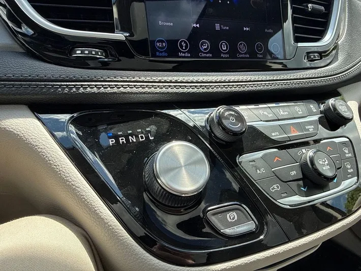 2018 Chrysler Pacifica - view 23