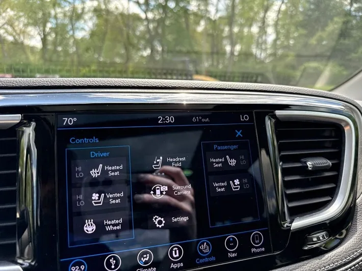 2018 Chrysler Pacifica - view 25