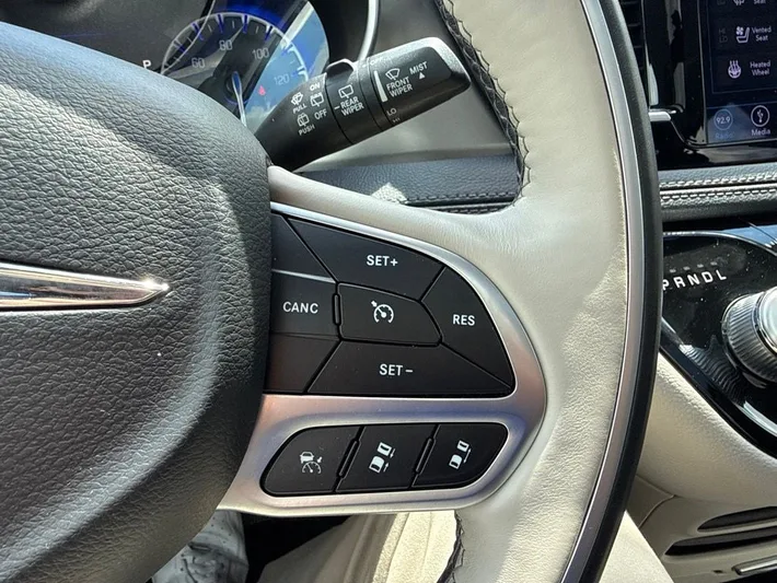 2018 Chrysler Pacifica - view 27