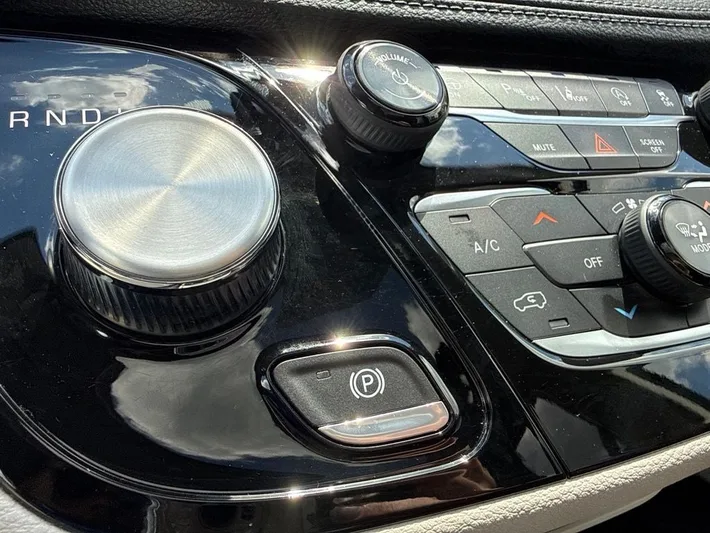 2018 Chrysler Pacifica - view 29