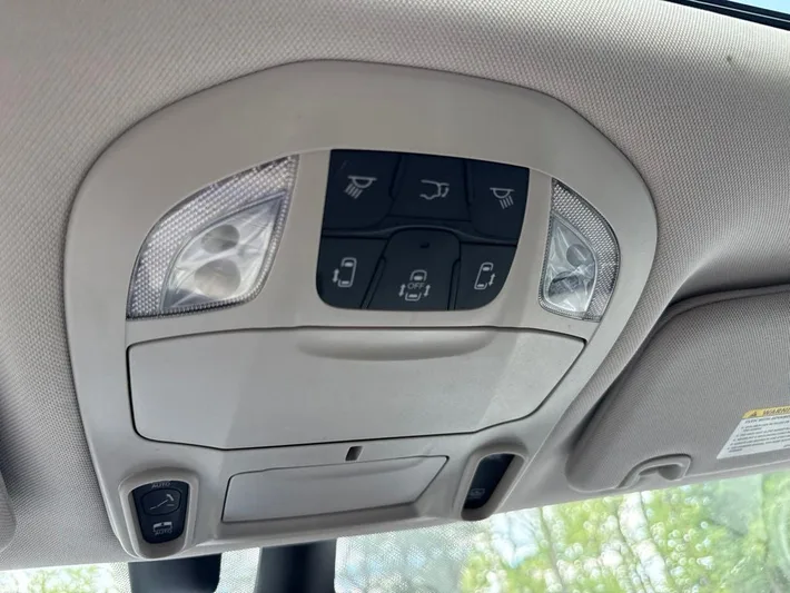 2018 Chrysler Pacifica - view 32